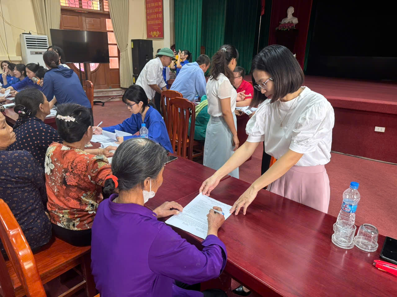 TUỔI TRẺ XÃ THANH LÂM ĐỒNG HÀNH CÙNG NGƯỜI DÂN TRIỂN KHAI THỰC HIỆN NGHỊ ĐỊNH SỐ 176/2025/NĐ-CP NGÀY 30/6/2025 CỦA CHÍNH PHỦ VỀ TRỢ CẤP HƯU TRÍ XÃ HỘI