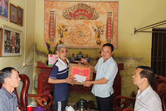 Xã Thanh Lâm: Thăm, tặng quà đối tượng chính sách, người có công nhân Ngày Thương binh liệt sỹ 27/7