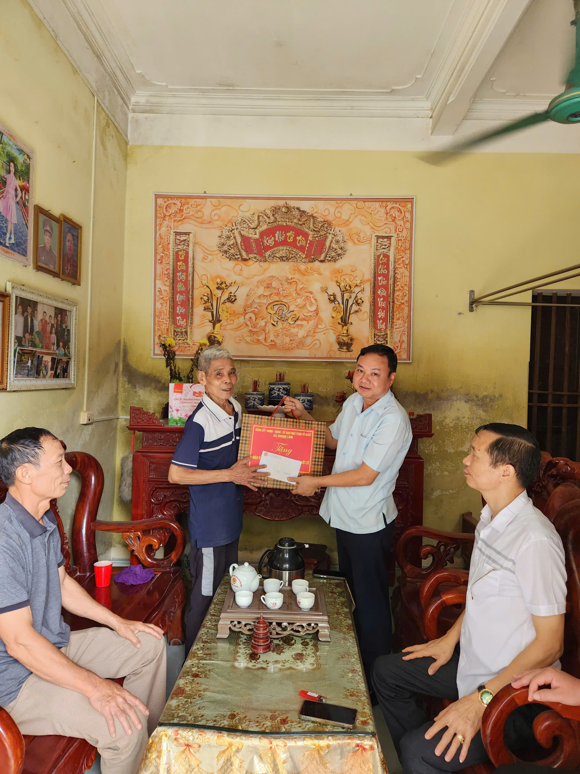 Xã Thanh Lâm: Thăm, tặng quà đối tượng chính sách, người có công nhân Ngày Thương binh liệt sỹ 27/7